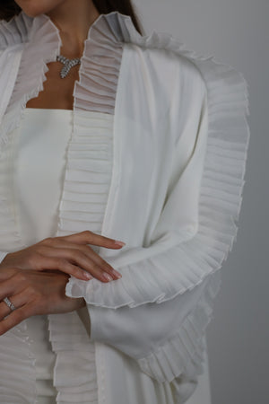 Peonne Abaya in White