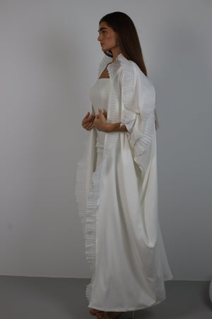 Peonne Abaya in White